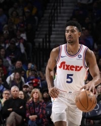 本赛季表现出色！美记：续约格莱姆斯仍是76人优先要做的事